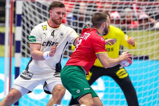 22.01.2026, Handball, Men s EHF EURO 2026, Deutschland - Portugal, Jyske Bank Boxen in Herning, Dänemark, Main Round: Johannes Golla (Germany 04) im Zweikampf gegen Filipe Graca Monteiro (Portugal 09) Dänemark