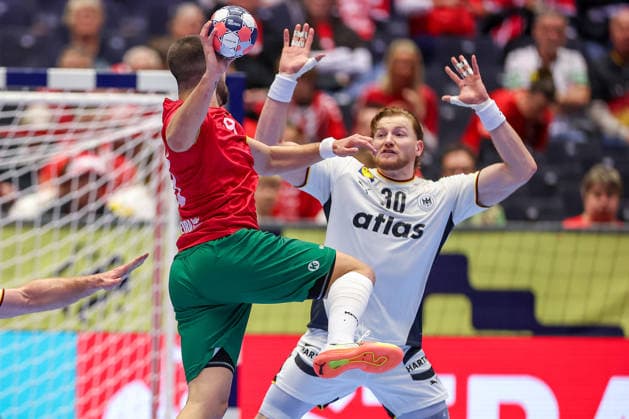 22.01.2026, Handball, Men s EHF EURO 2026, Deutschland - Portugal, Jyske Bank Boxen in Herning, Dänemark, Main Round: Filipe Graca Monteiro (Portugal 09) im Zweikampf gegen Tom Kiesler (Germany 30) Dänemark