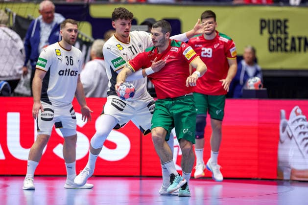 22.01.2026, Handball, Men s EHF EURO 2026, Deutschland - Portugal, Jyske Bank Boxen in Herning, Dänemark, Main Round: Marko Grgic (Germany 71) verteidigt gegen Filipe Graca Monteiro (Portugal 09) Dänemark