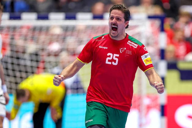 22.01.2026, Handball, Men s EHF EURO 2026, Deutschland - Portugal, Jyske Bank Boxen in Herning, Dänemark, Main Round: Antonio Antunes Baeta Rodrigues Areia (Portugal 25) jubelnd Dänemark
