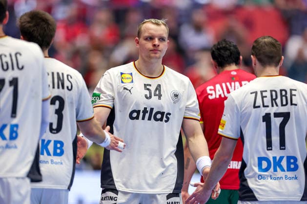 22.01.2026, Handball, Men s EHF EURO 2026, Deutschland - Portugal, Jyske Bank Boxen in Herning, Dänemark, Main Round: Justus Fischer (Germany 54) neben Renars Uscins (Germany 23) Lukas Zerbe (Germany 17) Dänemark