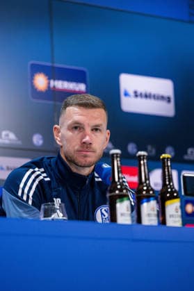 22.01.2026, Fussball, 2. Bundesliga, Saison 2025 2026, Offizielle Vorstellung: Edin DÅ¾eko Dzeko beim FC Schalke 04, Edin DÅ¾eko (FC Schalke 04) xRHR-FOTO TKx