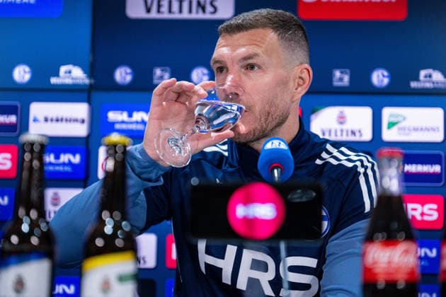 22.01.2026, Fussball, 2. Bundesliga, Saison 2025 2026, Offizielle Vorstellung: Edin DÅ¾eko Dzeko beim FC Schalke 04, Edin DÅ¾eko (FC Schalke 04) xRHR-FOTO TKx