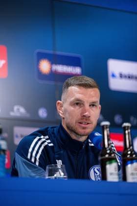 22.01.2026, Fussball, 2. Bundesliga, Saison 2025 2026, Offizielle Vorstellung: Edin DÅ¾eko Dzeko beim FC Schalke 04, Edin DÅ¾eko (FC Schalke 04) xRHR-FOTO TKx