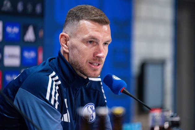 22.01.2026, Fussball, 2. Bundesliga, Saison 2025 2026, Offizielle Vorstellung: Edin DÅ¾eko Dzeko beim FC Schalke 04, Edin DÅ¾eko (FC Schalke 04) xRHR-FOTO TKx