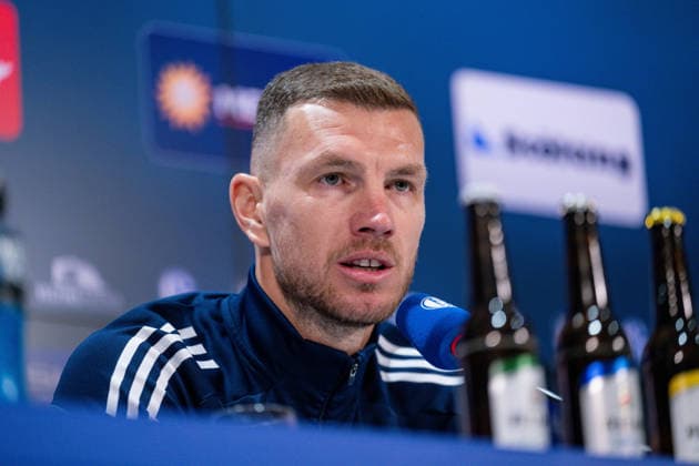 22.01.2026, Fussball, 2. Bundesliga, Saison 2025 2026, Offizielle Vorstellung: Edin DÅ¾eko Dzeko beim FC Schalke 04, Edin DÅ¾eko (FC Schalke 04) xRHR-FOTO TKx