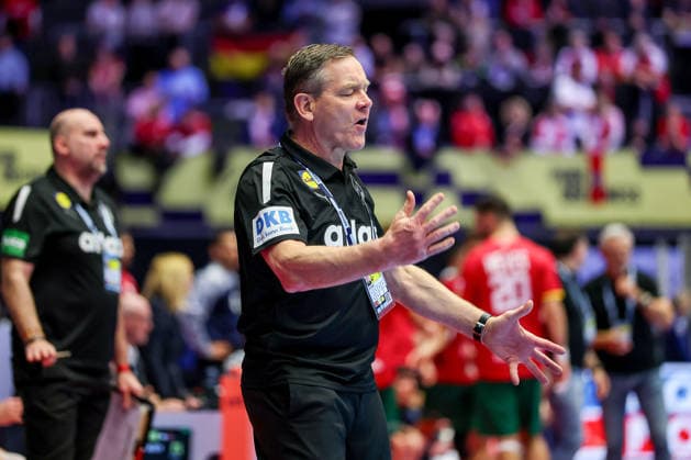 22.01.2026, Handball, Men s EHF EURO 2026, Deutschland - Portugal, Jyske Bank Boxen in Herning, Dänemark, Main Round: Headcoach Alfred Gislason (Germany hc) gestikulierend am Spielfeldrand Dänemark