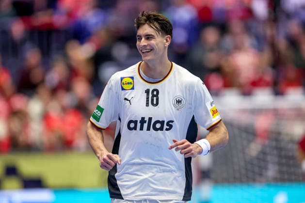 22.01.2026, Handball, Men s EHF EURO 2026, Deutschland - Portugal, Jyske Bank Boxen in Herning, Dänemark, Main Round: Julian Köster (Germany 18) jubelnd Dänemark