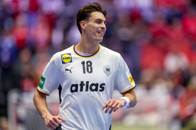 22.01.2026, Handball, Men s EHF EURO 2026, Deutschland - Portugal, Jyske Bank Boxen in Herning, Dänemark, Main Round: Julian Köster (Germany 18) jubelnd Dänemark