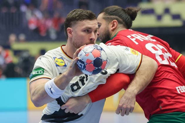 Deutschland - Portugal, EHF Handball EM 2026 Johannes Golla (Deutschland, 4) gegen Luis Frade (Portugal, 82). Handball EHF Europameisterschaft, Länderspiel zwischen Deutschland und Portugal am 22. Januar 2026 in Herning (Dänemark)., Herning Dänemark Jyske Bank Boxen