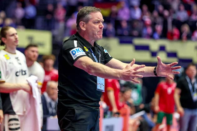22.01.2026, Handball, Men s EHF EURO 2026, Deutschland - Portugal, Jyske Bank Boxen in Herning, Dänemark, Main Round: Headcoach Alfred Gislason (Germany hc) gestikulierend am Spielfeldrand Dänemark