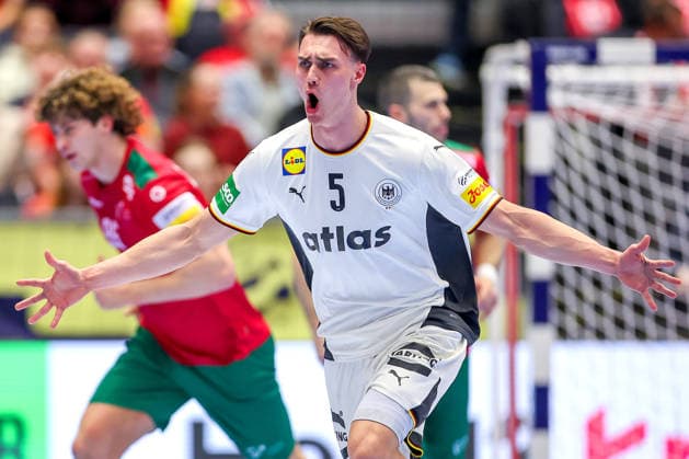 22.01.2026, Handball, Men s EHF EURO 2026, Deutschland - Portugal, Jyske Bank Boxen in Herning, Dänemark, Main Round: Miro Schluroff (Germany 05) jubelnd Dänemark