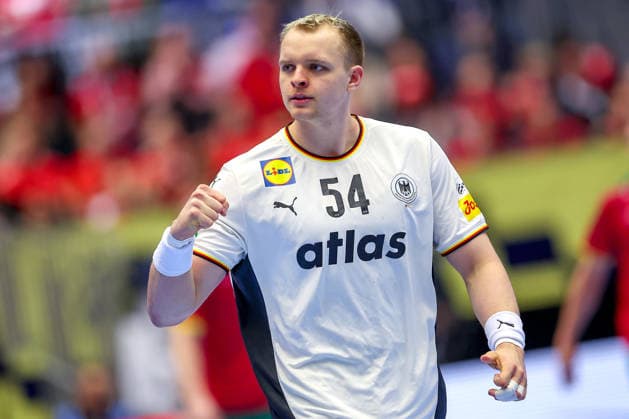 22.01.2026, Handball, Men s EHF EURO 2026, Deutschland - Portugal, Jyske Bank Boxen in Herning, Dänemark, Main Round: Justus Fischer (Germany 54) jubelnd gestikulierend auf dem Spielfeld Dänemark