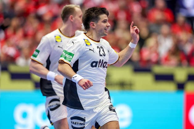 22.01.2026, Handball, Men s EHF EURO 2026, Deutschland - Portugal, Jyske Bank Boxen in Herning, Dänemark, Main Round: Renars Uscins (Germany 23) jubelnd gestikulierend auf dem Spielfeld Dänemark