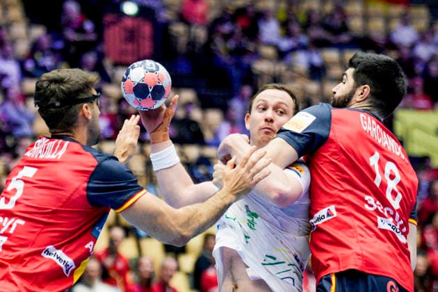Handball European Championship 2026 Spain Norway Herning, Denmark 20260122 Spain s Antonio Serradilla, Norway s Sander Sagosen and Spain s Imanol Garciandia during the European Championship handball match between Spain and Norway at the Boxen arena in Herning Photo Stian Lysberg Solum NTB Herning Denmark EDITORIAL USE ONLY RESTRICTED USE FOR BETTING COMPANIES  Copyright: xStianxLysbergxSolumx xNTBx