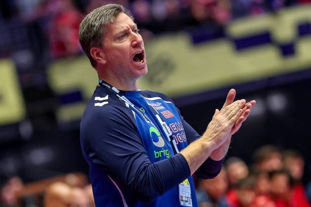 22.01.2026, Handball, Men s EHF EURO 2026, Spanien - Norwegen, Jyske Bank Boxen in Herning, Dänemark, Main Round: Headcoach Jonas Liberg Wille (Norway hc) gestikulierend am Spielfeldrand Dänemark