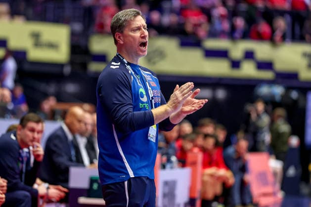 22.01.2026, Handball, Men s EHF EURO 2026, Spanien - Norwegen, Jyske Bank Boxen in Herning, Dänemark, Main Round: Headcoach Jonas Liberg Wille (Norway hc) gestikulierend am Spielfeldrand Dänemark