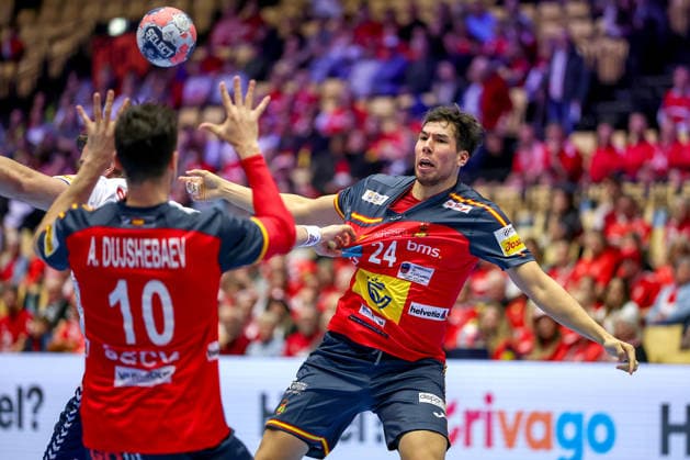 22.01.2026, Handball, Men s EHF EURO 2026, Spanien - Norwegen, Jyske Bank Boxen in Herning, Dänemark, Main Round: Daniel Dujshebaev Dovichebaeva (Espania 24) neben Alex Dujshebaev Dovichebaeva (Espania 10) Dänemark