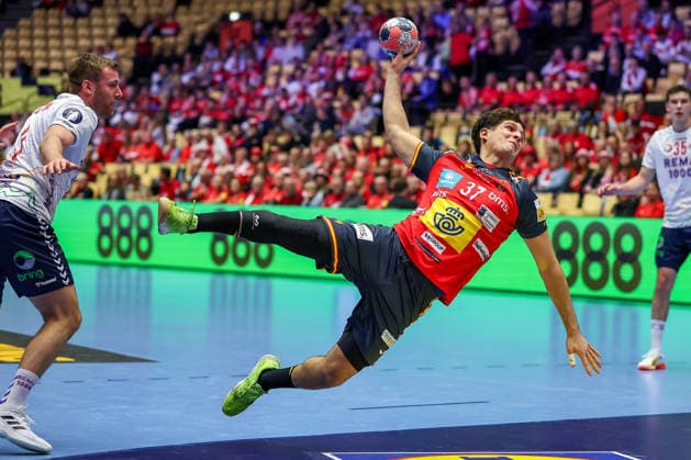 22.01.2026, Handball, Men s EHF EURO 2026, Spanien - Norwegen, Jyske Bank Boxen in Herning, Dänemark, Main Round: Victor Romero Holguin (Espania 37) Dänemark