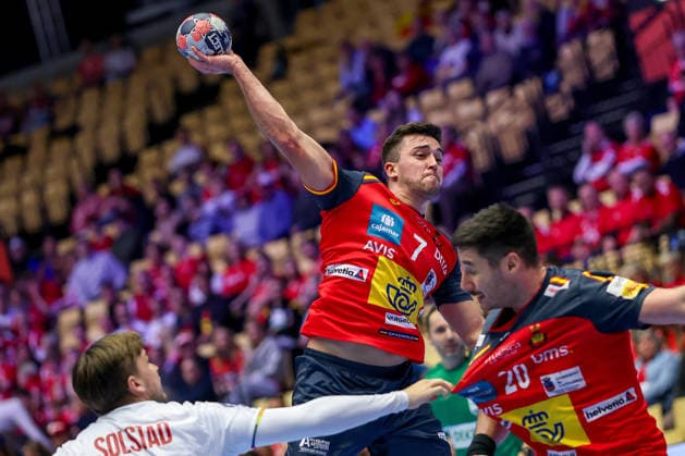 22.01.2026, Handball, Men s EHF EURO 2026, Spanien - Norwegen, Jyske Bank Boxen in Herning, Dänemark, Main Round: Jan Gurri Aregay (Espania 07) Dänemark