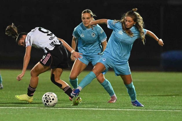 Chiara Beccari of Juventus FC competes for the ball with Laura Hogh Faurskov of Napoli Women during the Coppa Italia Femminile between Napoli Women vs Juventus FC :Agostino Gemito Live Photo  Copyright: xAgostinoxGemito IPAxSportx xipa-agency.netx xx IPA_70424028 IPA_Agency_IPA70424028