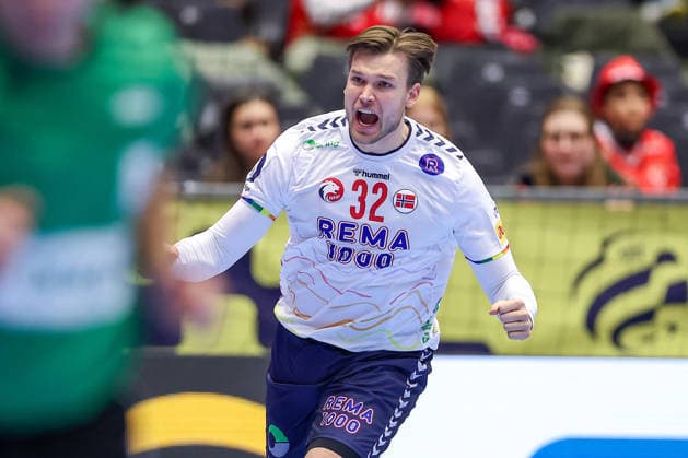 22.01.2026, Handball, Men s EHF EURO 2026, Spanien - Norwegen, Jyske Bank Boxen in Herning, Dänemark, Main Round: Thomas Alfred Solstad (Norway 32) jubelnd gestikulierend auf dem Spielfeld Dänemark