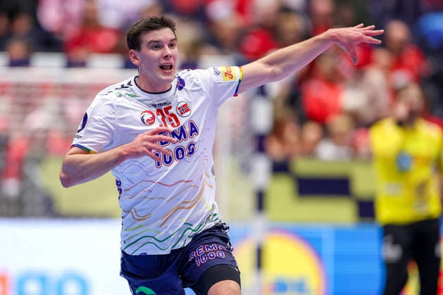 22.01.2026, Handball, Men s EHF EURO 2026, Spanien - Norwegen, Jyske Bank Boxen in Herning, Dänemark, Main Round: Patrick Helland Anderson (Norway 35) jubelnd gestikulierend auf dem Spielfeld Dänemark