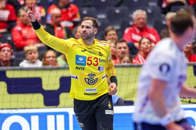 22.01.2026, Handball, Men s EHF EURO 2026, Spanien - Norwegen, Jyske Bank Boxen in Herning, Dänemark, Main Round: Ignacio Biosca Garcia (Espania 53) jubelnd gestikulierend auf dem Spielfeld Dänemark