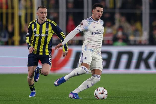 Jadon Sancho of Aston Villa passes the ball Fenerbache v Aston Villa, UEFA Europa League, Group Stage, Football, Sukru Saracoglu Stadium, Istanbul, Turkiye - 22 Jan 2026Istanbul Sukru Saracoglu Stadium Turkey EDITORIAL USE ONLY No use with unauthorised audio, video, data, fixture lists, club league logos or live services. Online in-match use limited to 120 images, no video emulation. No use in betting, games or single club league player publications. Copyright: xRaddadxJebarah Shutterstockx 16348379af