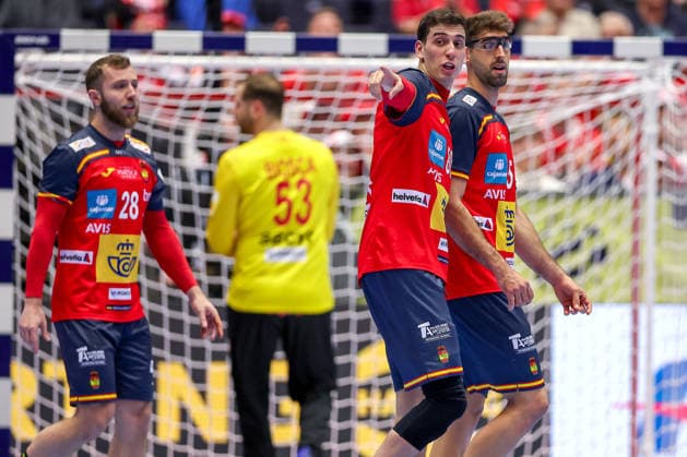 22.01.2026, Handball, Men s EHF EURO 2026, Spanien - Norwegen, Jyske Bank Boxen in Herning, Dänemark, Main Round: Aleix Gomez Abello (Espania 28) Ian Barrufet Torrebejano (Espania 80) Antonio Serradilla Cuenca (Espania 05) Dänemark