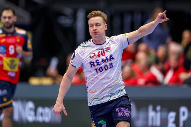 22.01.2026, Handball, Men s EHF EURO 2026, Spanien - Norwegen, Jyske Bank Boxen in Herning, Dänemark, Main Round: August Baskar Pedersen (Norway 40) jubelnd gestikulierend auf dem Spielfeld Dänemark