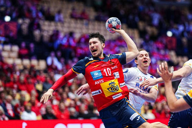 Wurf Tor Alex Dujshebaev (Spanien, 10) DEN, Spanien vs, Norwegen, Handball, EHF Europameisterschaft 2026, Hauptrunde, Spieltag 1, 22.01.2026 DEN, Spanien vs, Norwegen, Handball, EHF Europameisterschaft 2026, Hauptrunde, Spieltag 1, 22.01.2026 Herning Copyright: xEibner-Pressefoto MarcelxvonxFehrnx EP_MFN