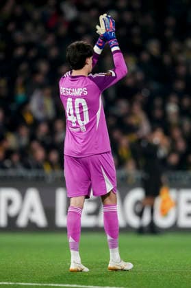 Schweiz: UEFA Europa League 2025 26, BSC Young Boys vs Olympique Lyonnais - Stadion Wankdorf, Bern: Torhüter Descamps (40 Lyon) applaudiert seinen Teamkollegen zu Bern Stadion Wankdorf Bern Schweiz Copyright: xKjetilxWaberx