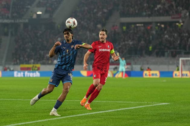 UEFA Europa League: SC Freiburg vs Maccabi Tel Aviv, 11.12.2026 Dor Peretz (Maccabi Tel Aviv, 42) mit einem Kopfball UEFA Europa League: SC Freiburg vs Maccabi Tel Aviv, Europa-Park-Stadion, 11.12.2026 Copyright: xBEAUTIFULxSPORTS Boscox