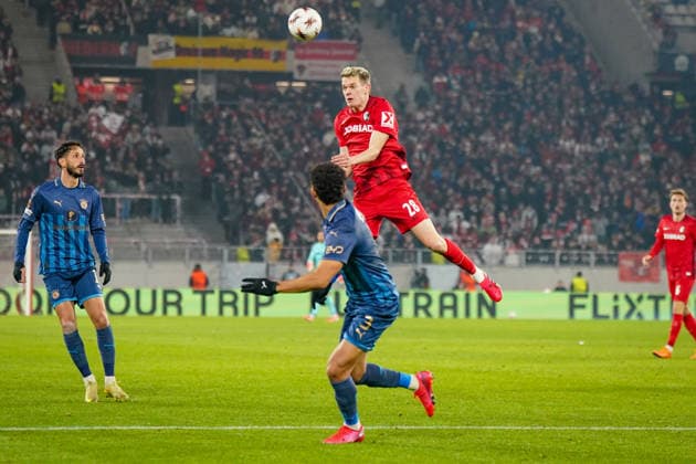 Fussball UEFA Europa League 2025 26, 7. Spieltag - SC Freiburg vs Maccabi Tel Aviv - Europa-Park-Stadion (Freiburg): Matthias Ginter (SC Freiburg, 28) Copyright: xJOERANxSTEINSIEKx