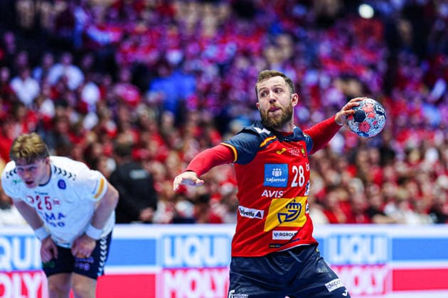 7 Meter Wurf Tor Aleix Gomez (Spanien, 28) DEN, Spanien vs, Norwegen, Handball, EHF Europameisterschaft 2026, Hauptrunde, Spieltag 1, 22.01.2026 DEN, Spanien vs, Norwegen, Handball, EHF Europameisterschaft 2026, Hauptrunde, Spieltag 1, 22.01.2026 Herning Copyright: xEibner-Pressefoto MarcelxvonxFehrnx EP_MFN