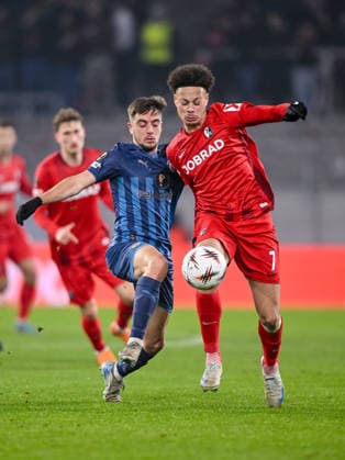 Noam Ben Harosh (Maccabi Tel-Aviv FC) und Derry Scherhant (SC Freiburg) battle for the ball during the UEFA Europa League 2025 26 League Phase MD7 match between SC Freiburg and Maccabi Tel-Aviv FC at Stadion am Wolfswinkel on January 22, 2026 in Freiburg im Breisgau, Germany. (Photo by Harry Langer DeFodi Images) -