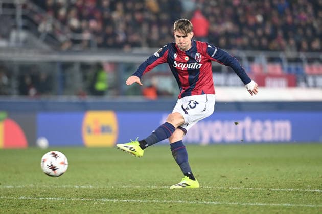 Juan Miranda (Bologna Fc) shooting on goal good chance during Bologna FC vs Celtic FC, Football Europa League match in Bologna, Italy, January 22 2026  Copyright: xGianlucaxRicci IPAxSportx xipa-agency.netx xx IPA_70425367 IPA_Agency_IPA70425367