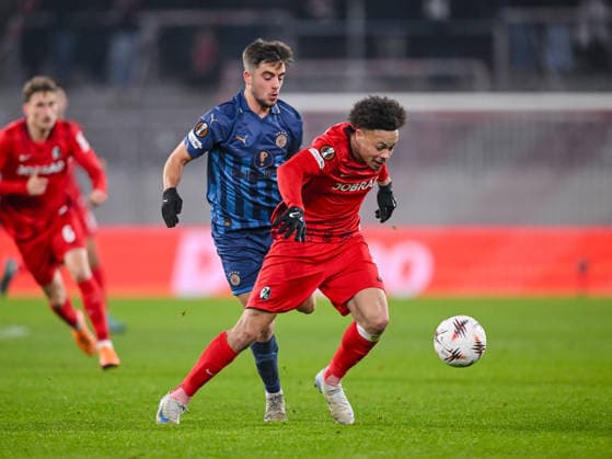 Noam Ben Harosh (Maccabi Tel-Aviv FC) und Derry Scherhant (SC Freiburg) battle for the ball during the UEFA Europa League 2025 26 League Phase MD7 match between SC Freiburg and Maccabi Tel-Aviv FC at Stadion am Wolfswinkel on January 22, 2026 in Freiburg im Breisgau, Germany. (Photo by Harry Langer DeFodi Images) -