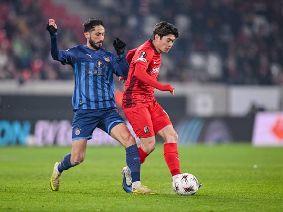 Sagiv Jehezkel (Maccabi Tel-Aviv FC) und Yuito Suzuki (SC Freiburg) battle for the ball during the UEFA Europa League 2025 26 League Phase MD7 match between SC Freiburg and Maccabi Tel-Aviv FC at Stadion am Wolfswinkel on January 22, 2026 in Freiburg im Breisgau, Germany. (Photo by Harry Langer DeFodi Images) -