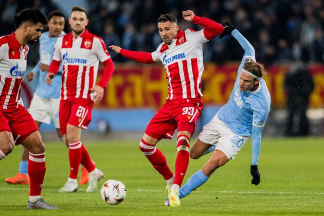 260122 Rade Krunic of Crvena Zvezda and Erik Botheim of Malmö FF during the UEFA Europa League football match between Malmö FF and Crvena Zvezda on January 22, 2026 in Malmö. fotboll football soccer fotball uefa europa league europa league malmö ff crvena zvezda bbeng röda stjärnan bbauto Copyright: PETTERxARVIDSON BB260122PA116