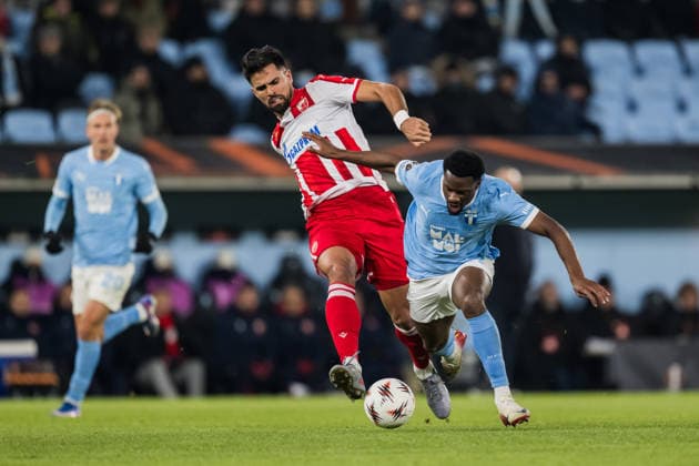 260122 Rodrigao of Crvena Zvezda and Emmanuel Ekong of Malmö FF during the UEFA Europa League football match between Malmö FF and Crvena Zvezda on January 22, 2026 in Malmö. Photo: Petter Arvidson BILDBYRAN kod PA PA1132 fotboll football soccer fotball uefa europa league europa league malmö ff crvena zvezda bbeng röda stjärnan Copyright: PETTERxARVIDSON BB260122PA120