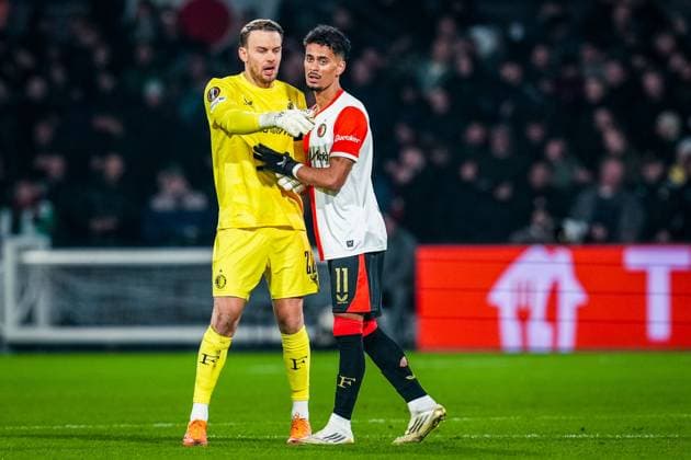 ROTTERDAM , 22-01-2026 , Stadium Feijenoord de Kuip , season 2025 2026 , UEFA Europa League football , match between Feyenoord - Sturm Graz , Feyenoord goalkeeper Timon Wellenreuther and Feyenoord player Goncalo Albuquerque Borges Feyenoord - Sturm Graz  x200999477x Copyright: