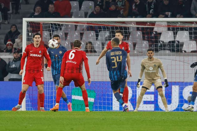 Im Strafraum von Maccabi Tel Aviv , Deutschland, Fussball, UEFA Europa League, 7. Spieltag, 2025 2026, SC Freiburg vs. Maccabi Tel Aviv, Europa-Park Stadion, Freiburg im Breisgau, 22.01.2026 Freiburg im Breisgau Europa-Park Stadion Deutschland Copyright: xGrantxHubbsx