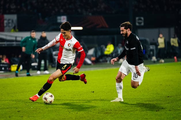 UEFA Europa League: Feyenoord v SK Sturm Graz Rotterdam - Tsuyoshi Watanabe of Feyenoord Rotterdam, Otar Kiteishvili of Sturm Graz during the seventh match of the UEFA Europa League 2025 2026. The match is set between Feyenoord and SK Sturm Graz at Stadion Feijenoord De Kuip on 22 January 2026 in Rotterdam, The Netherlands. (VK Sportphoto Danny de Groot) Copyright: xDannyxdexGrootx