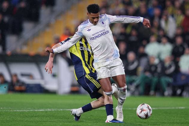 Ollie Watkins of Aston Villa tackled by a Fenerbahce player Fenerbache v Aston Villa, UEFA Europa League, Group Stage, Football, Sukru Saracoglu Stadium, Istanbul, Turkiye - 22 Jan 2026Istanbul Sukru Saracoglu Stadium Turkey EDITORIAL USE ONLY No use with unauthorised audio, video, data, fixture lists, club league logos or live services. Online in-match use limited to 120 images, no video emulation. No use in betting, games or single club league player publications. Copyright: xRaddadxJebarah Shutterstockx 16348379bt