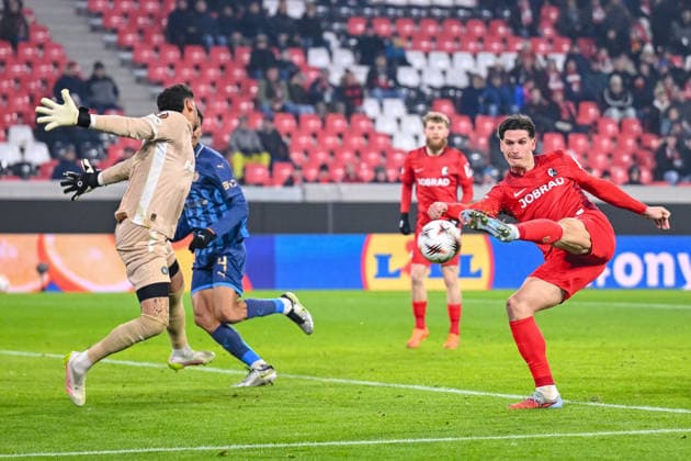 Torwart Roi Mihpati (Maccabi Tel-Aviv FC) und Igor MatanoviÄ‡ (SC Freiburg) battle for the ball during the UEFA Europa League 2025 26 League Phase MD7 match between SC Freiburg and Maccabi Tel-Aviv FC at Stadion am Wolfswinkel on January 22, 2026 in Freiburg im Breisgau, Germany. (Photo by Harry Langer DeFodi Images) -