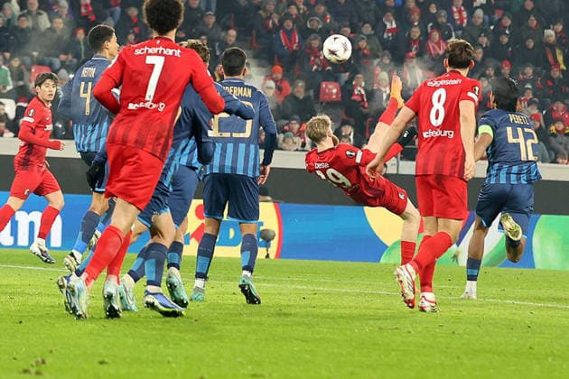 22.01.2026, xrekx, Fussball UEFA Europa League, SC Freiburg - Maccabi Tel Aviv v.l. Niklas Beste (SC Freiburg) (DFL DFB REGULATIONS PROHIBIT ANY USE OF PHOTOGRAPHS as IMAGE SEQUENCES and or QUASI-VIDEO) Freiburg