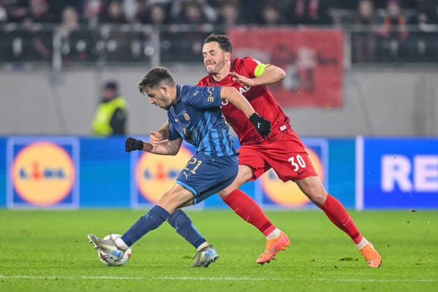 Noam Ben Harosh (Maccabi Tel-Aviv FC) und Christian Günter (SC Freiburg) battle for the ball during the UEFA Europa League 2025 26 League Phase MD7 match between SC Freiburg and Maccabi Tel-Aviv FC at Stadion am Wolfswinkel on January 22, 2026 in Freiburg im Breisgau, Germany. (Photo by Harry Langer DeFodi Images) -