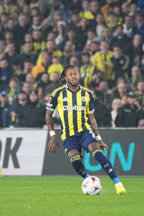 ISTANBUL, TURKEY - JANUARY 22: Fred of Fenerbahce controls the ball during the UEFA Europa League 2025 26 League Phase MD7 match between Fenerbahce SK and Aston Villa FC at Fenerbahce Sükrü Saracoglu Spor Kompleksi Chobani Stadium on January 22, 2026 in Istanbul, Turkey. Istanbul Turkey Copyright: xSeskimphotox FBahce-AVilla-220126 (20)